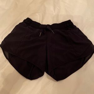 Lululemon Hotty Hot low rise shorts 2.5”